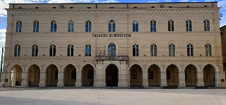 Chieti - Maltrattamenti ai genitori disabili, il processo approda in corte d’assise